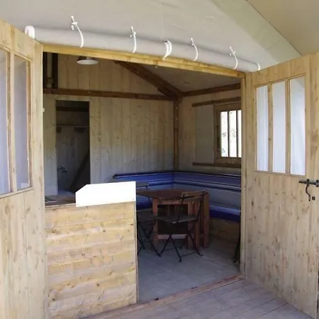 Campsite Camping La Rochelambert *